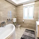 Apartment Bonis I *
