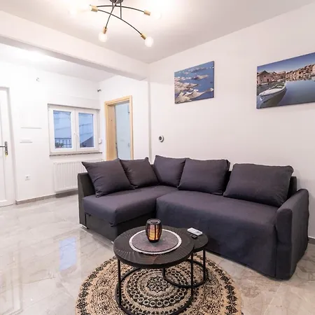 Bonis Iii Apartment