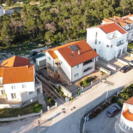 Bonis Iii Apartment